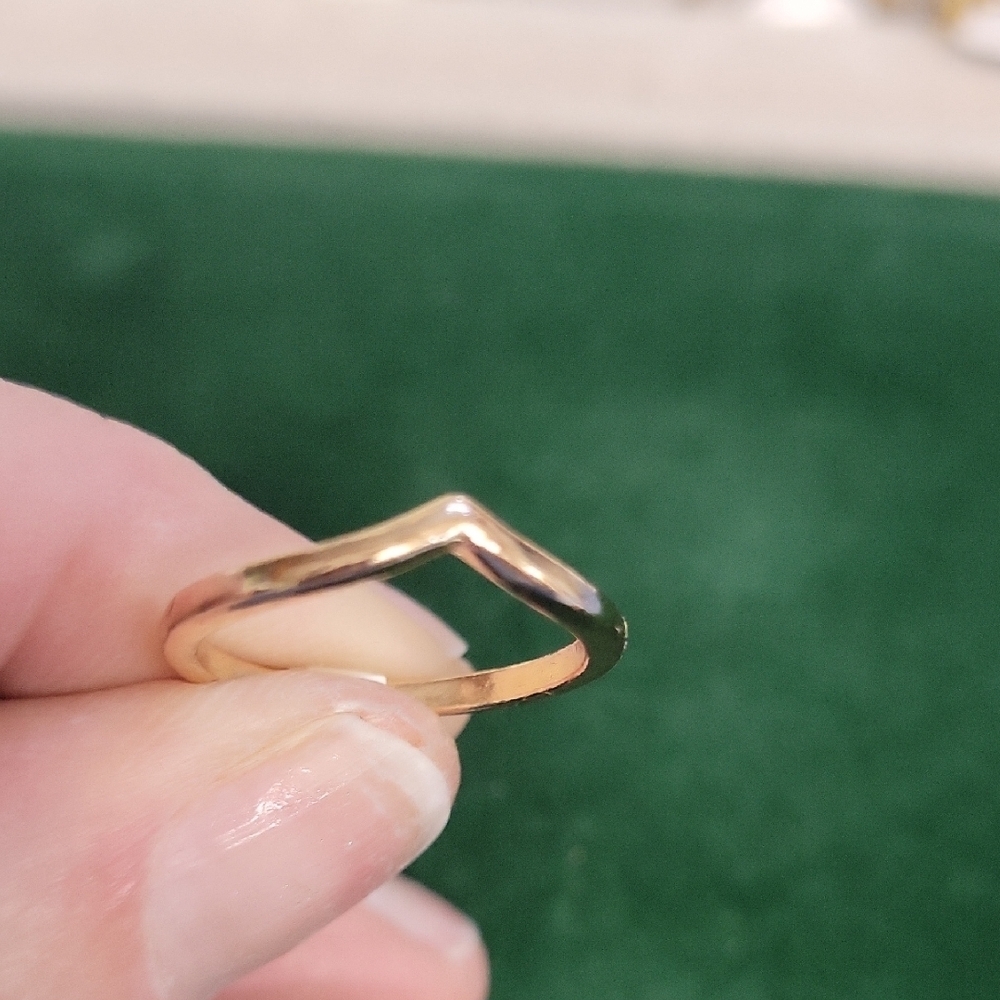 Gold Tone Chevron Ring Size 7